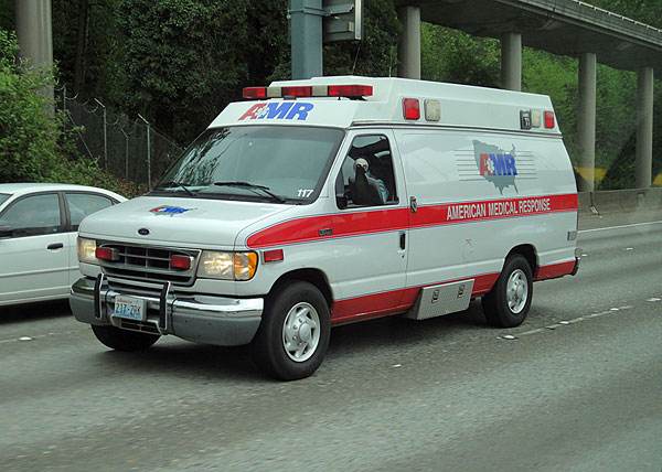 救護車生產(chǎn)廠家簡析車內(nèi)的醫(yī)療配置有哪些？
