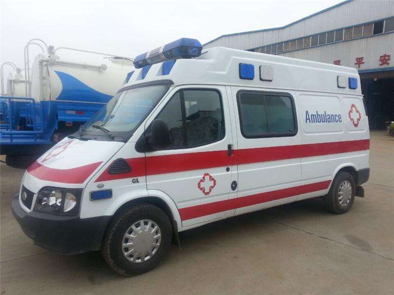 救護(hù)車和醫(yī)療車有什么區(qū)別？救護(hù)車廠家專業(yè)為你解答。01